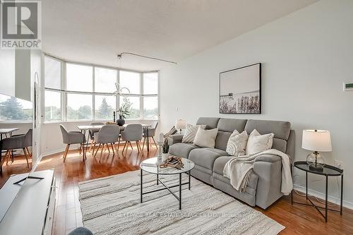 411 - 2199 Sixth Line, Oakville, ON - Indoor Photo Showing Living Room