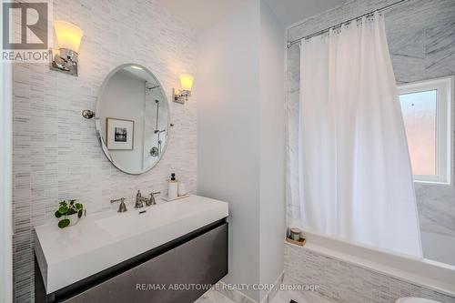 2595 Capilano Crescent, Oakville, ON - Indoor Photo Showing Bathroom