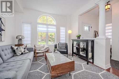 2595 Capilano Crescent, Oakville, ON - Indoor Photo Showing Living Room