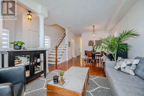 2595 Capilano Crescent, Oakville, ON - Indoor Photo Showing Living Room