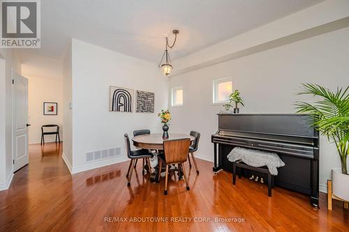 2595 Capilano Crescent, Oakville, ON - Indoor Photo Showing Dining Room