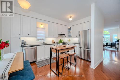 2595 Capilano Crescent, Oakville, ON - Indoor Photo Showing Kitchen