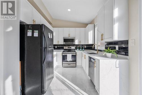 44 Wellspring Drive, Brampton, ON - Indoor Photo Showing Kitchen