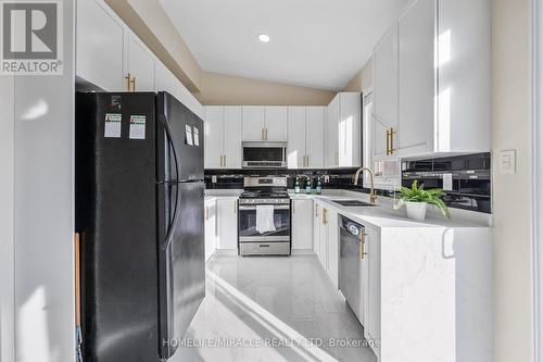 44 Wellsprings Drive, Brampton, ON - Indoor Photo Showing Kitchen