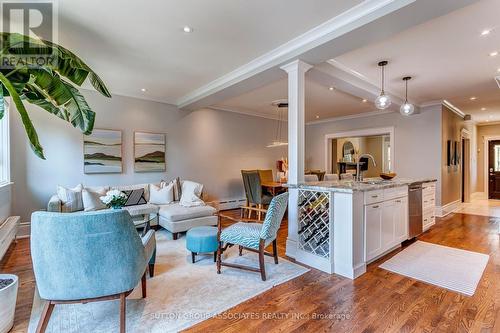 152 Sunnyside Avenue, Toronto, ON - Indoor Photo Showing Living Room