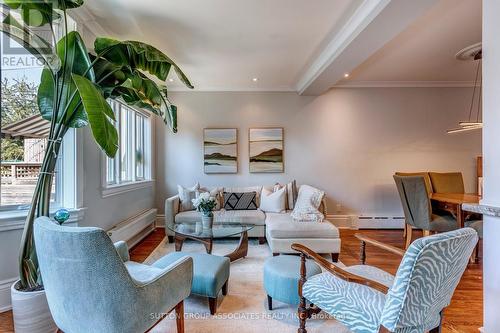 152 Sunnyside Avenue, Toronto, ON - Indoor Photo Showing Living Room