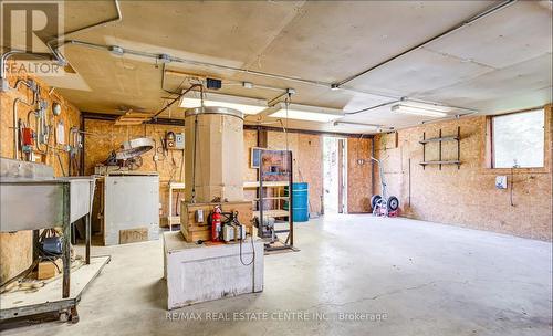 14125 Derry Road, Milton, ON - Indoor Photo Showing Garage