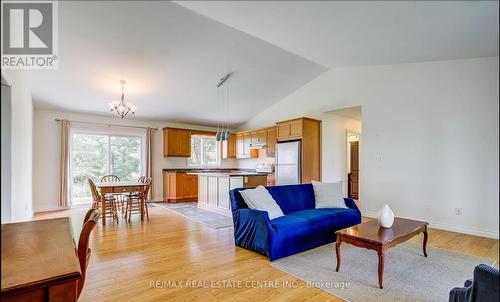 14125 Derry Road, Milton, ON - Indoor Photo Showing Living Room