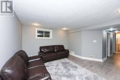 1259 Ogden Avenue, Mississauga, ON - Indoor Photo Showing Living Room