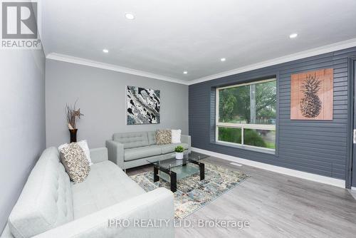 1259 Ogden Avenue, Mississauga, ON - Indoor Photo Showing Living Room