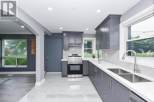 1259 Ogden Avenue, Mississauga, ON - Indoor Photo Showing Kitchen With Double Sink