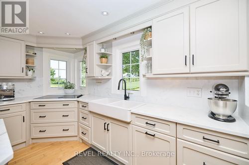 858 Metler Road, Pelham, ON - Indoor Photo Showing Kitchen