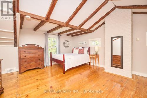 858 Metler Road, Pelham, ON - Indoor Photo Showing Bedroom