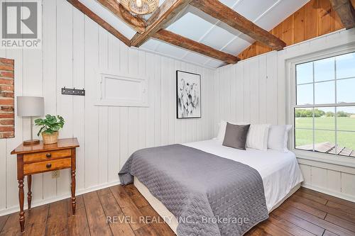 858 Metler Road, Pelham, ON - Indoor Photo Showing Bedroom