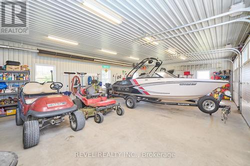 858 Metler Road, Pelham, ON - Indoor Photo Showing Garage