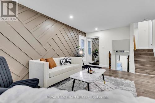 189 Country Club Drive, Guelph, ON - Indoor Photo Showing Living Room