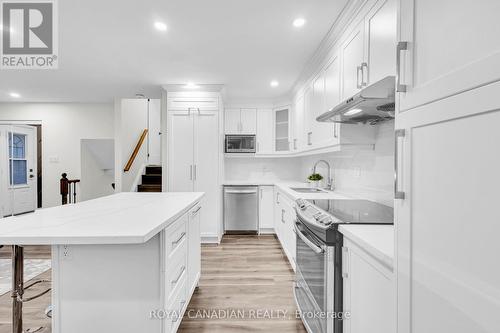 189 Country Club Drive, Guelph, ON - Indoor Photo Showing Kitchen With Upgraded Kitchen