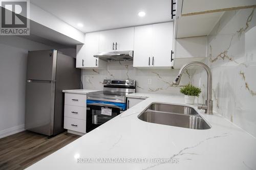 189 Country Club Drive, Guelph, ON - Indoor Photo Showing Kitchen With Double Sink