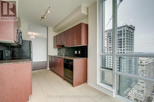 3302 - 3515 Kariya Drive, Mississauga, ON - Indoor Photo Showing Kitchen