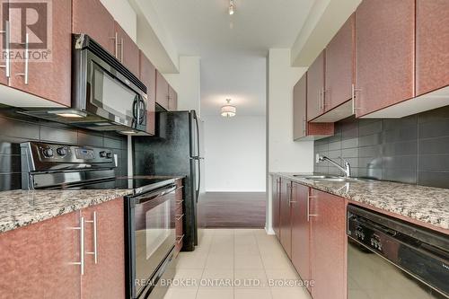 3302 - 3515 Kariya Drive, Mississauga, ON - Indoor Photo Showing Kitchen