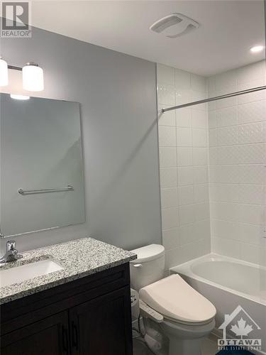 204 Tapadero Avenue, Stittsville, ON - Indoor Photo Showing Bathroom