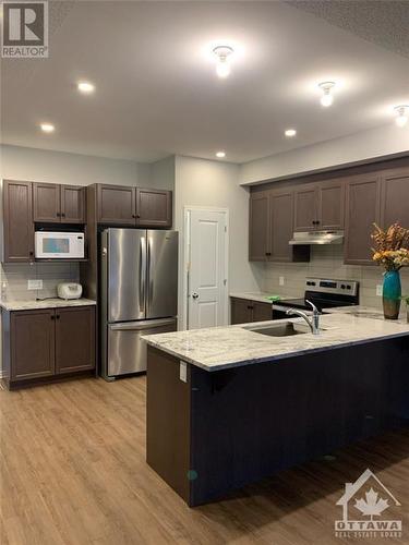 204 Tapadero Avenue, Stittsville, ON - Indoor Photo Showing Kitchen