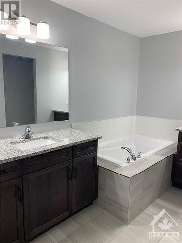 204 Tapadero Avenue, Stittsville, ON - Indoor Photo Showing Bathroom