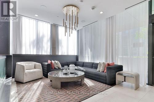 5109 - 55 Mercer Street, Toronto, ON - Indoor Photo Showing Living Room