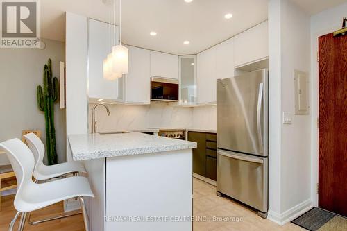 117 - 35 Via Rosedale, Brampton, ON - Indoor Photo Showing Kitchen With Upgraded Kitchen