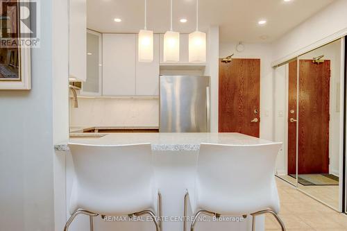 117 - 35 Via Rosedale, Brampton, ON - Indoor Photo Showing Kitchen