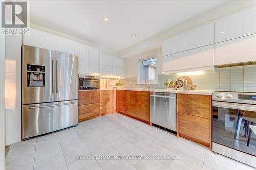 48 Cranborne Crescent, Whitby, ON - Indoor Photo Showing Kitchen