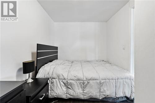 6525 O'Neil Street, Niagara Falls, ON - Indoor Photo Showing Bedroom