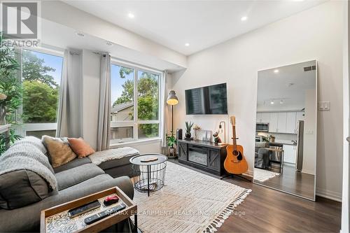 15 - 670 Atwater Avenue, Mississauga, ON - Indoor Photo Showing Living Room