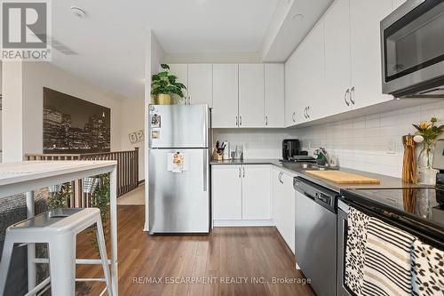 15 - 670 Atwater Avenue, Mississauga, ON - Indoor Photo Showing Kitchen With Double Sink