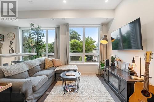 15 - 670 Atwater Avenue, Mississauga, ON - Indoor Photo Showing Living Room