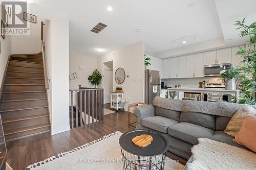 15 - 670 Atwater Avenue, Mississauga, ON - Indoor Photo Showing Living Room