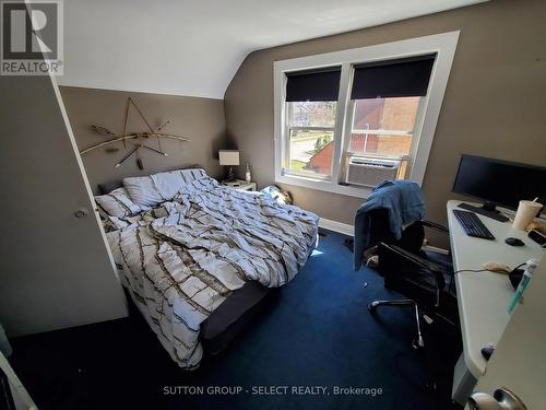 1035 Brough Street, London, ON - Indoor Photo Showing Bedroom