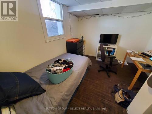 1035 Brough Street, London, ON - Indoor Photo Showing Bedroom