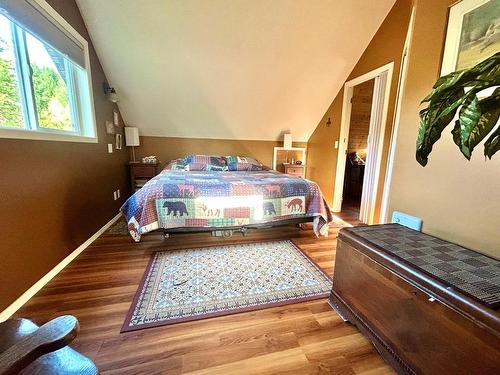 3240 Barriere South Road, Barriere, BC - Indoor Photo Showing Bedroom