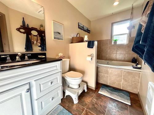 3240 Barriere South Road, Barriere, BC - Indoor Photo Showing Bathroom