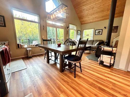 3240 Barriere South Road, Barriere, BC - Indoor Photo Showing Dining Room