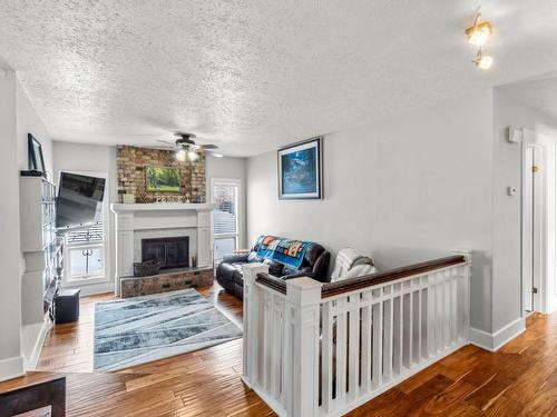 4270 Spurraway Road, Kamloops, BC - Indoor With Fireplace