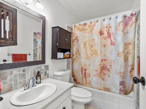 4270 Spurraway Road, Kamloops, BC - Indoor Photo Showing Bathroom