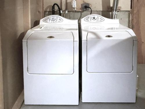 4270 Spurraway Road, Kamloops, BC - Indoor Photo Showing Laundry Room