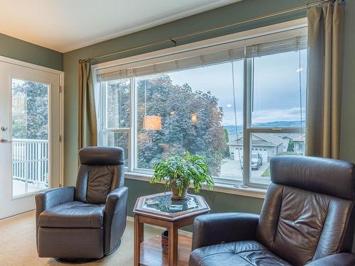 1242 Raven Drive, Kamloops, BC - Indoor Photo Showing Living Room