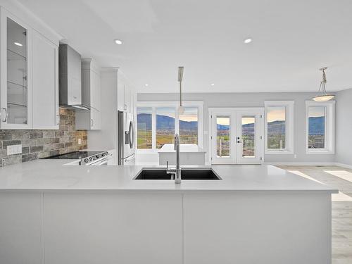 2770 Peregrine Way, Merritt, BC - Indoor Photo Showing Kitchen With Upgraded Kitchen