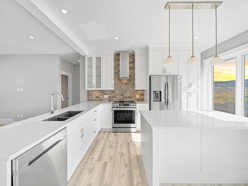 2770 Peregrine Way, Merritt, BC - Indoor Photo Showing Kitchen With Double Sink With Upgraded Kitchen