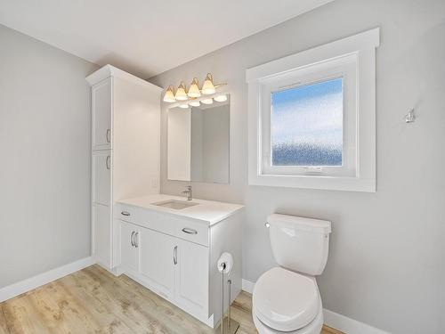 2770 Peregrine Way, Merritt, BC - Indoor Photo Showing Bathroom