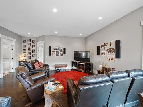 3018 Hilton Drive, Merritt, BC - Indoor Photo Showing Living Room