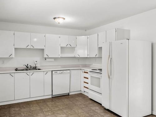 4-1173 Ponlen Street, Kamloops, BC - Indoor Photo Showing Kitchen With Double Sink